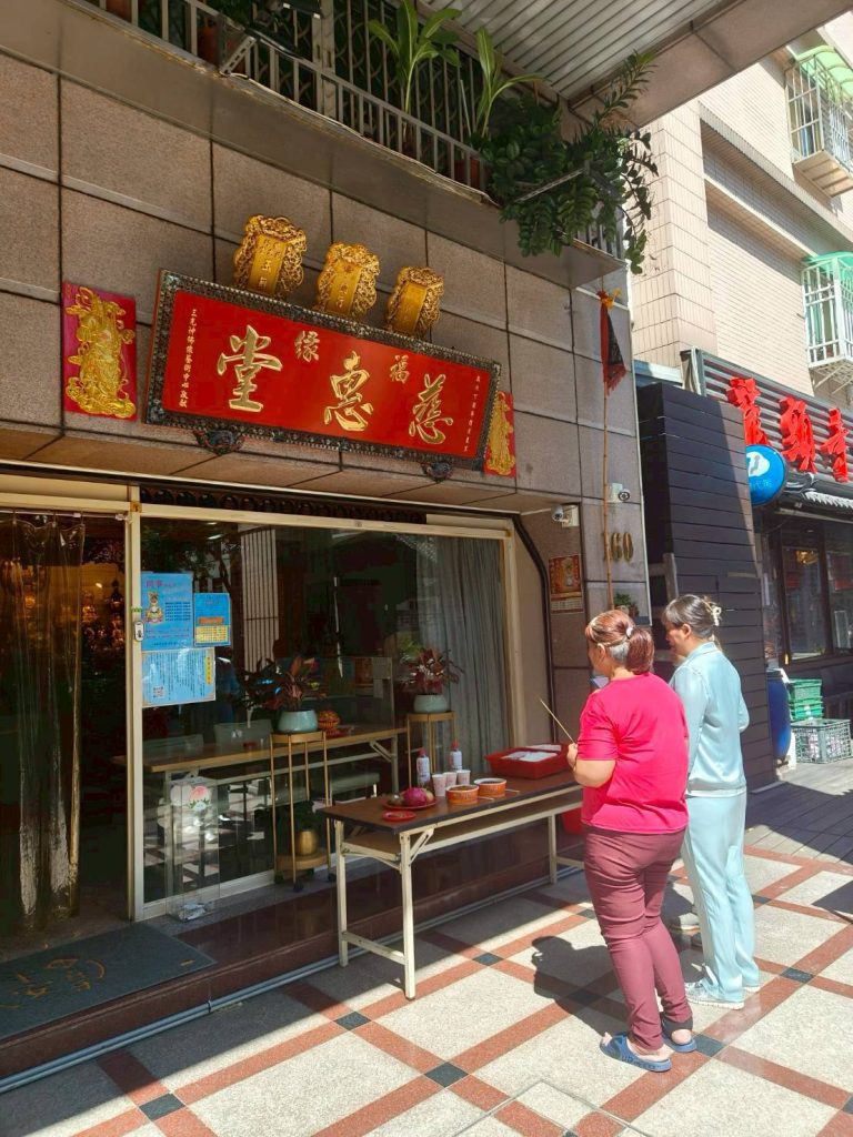 「她被說是乩身,卻越來越不快樂…神明親示真相」